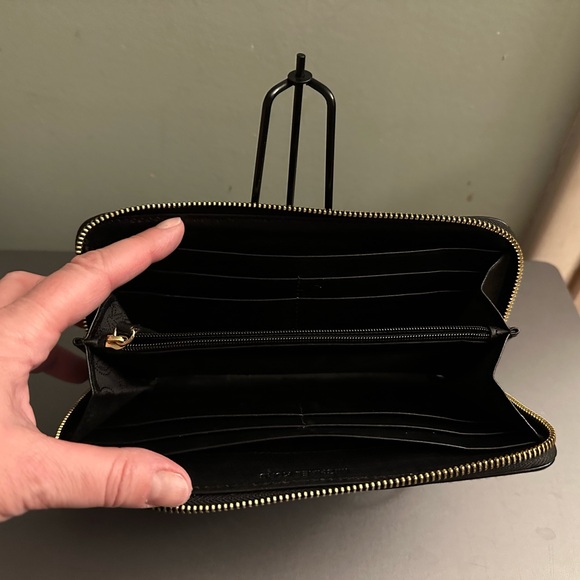 Michael Kors Haircalf Leopard Wallet - Picture 3 of 3